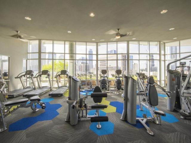 Indulge In Luxury Living 2 Bedroom Gem In The Heart Of Austin With Pool, Gym, And Breathtaking Views Екстериор снимка